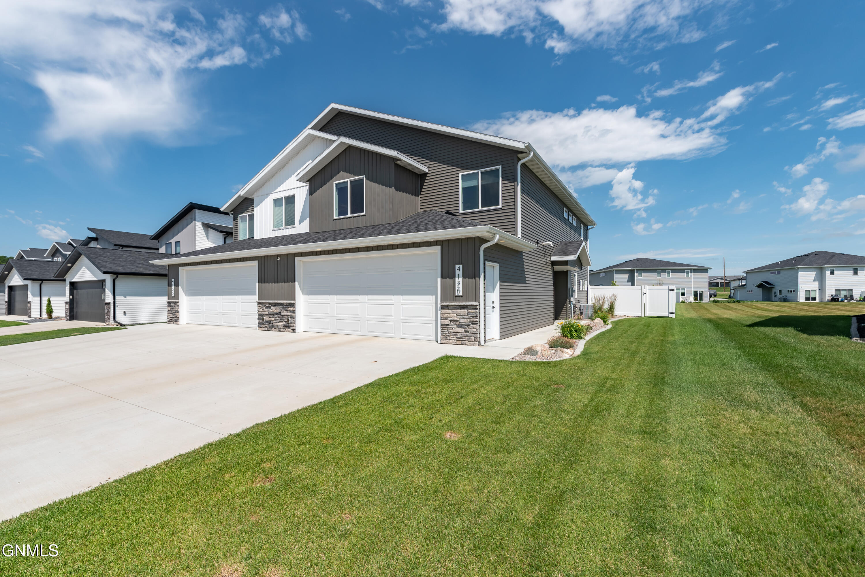 Property Photo:  4120 Steel Place  ND 58503 