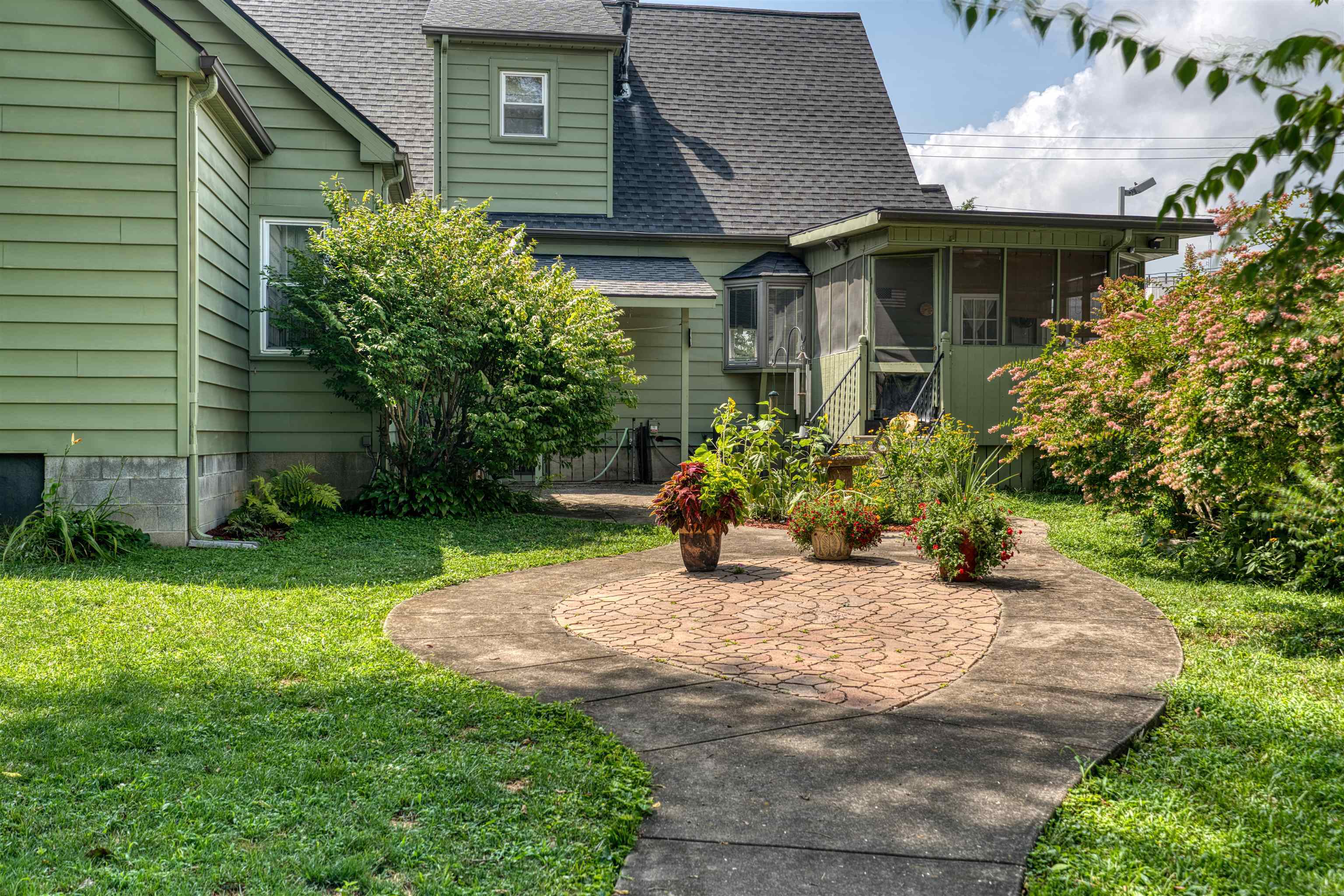 Property Photo: 1216 N Elm Street KY 42420