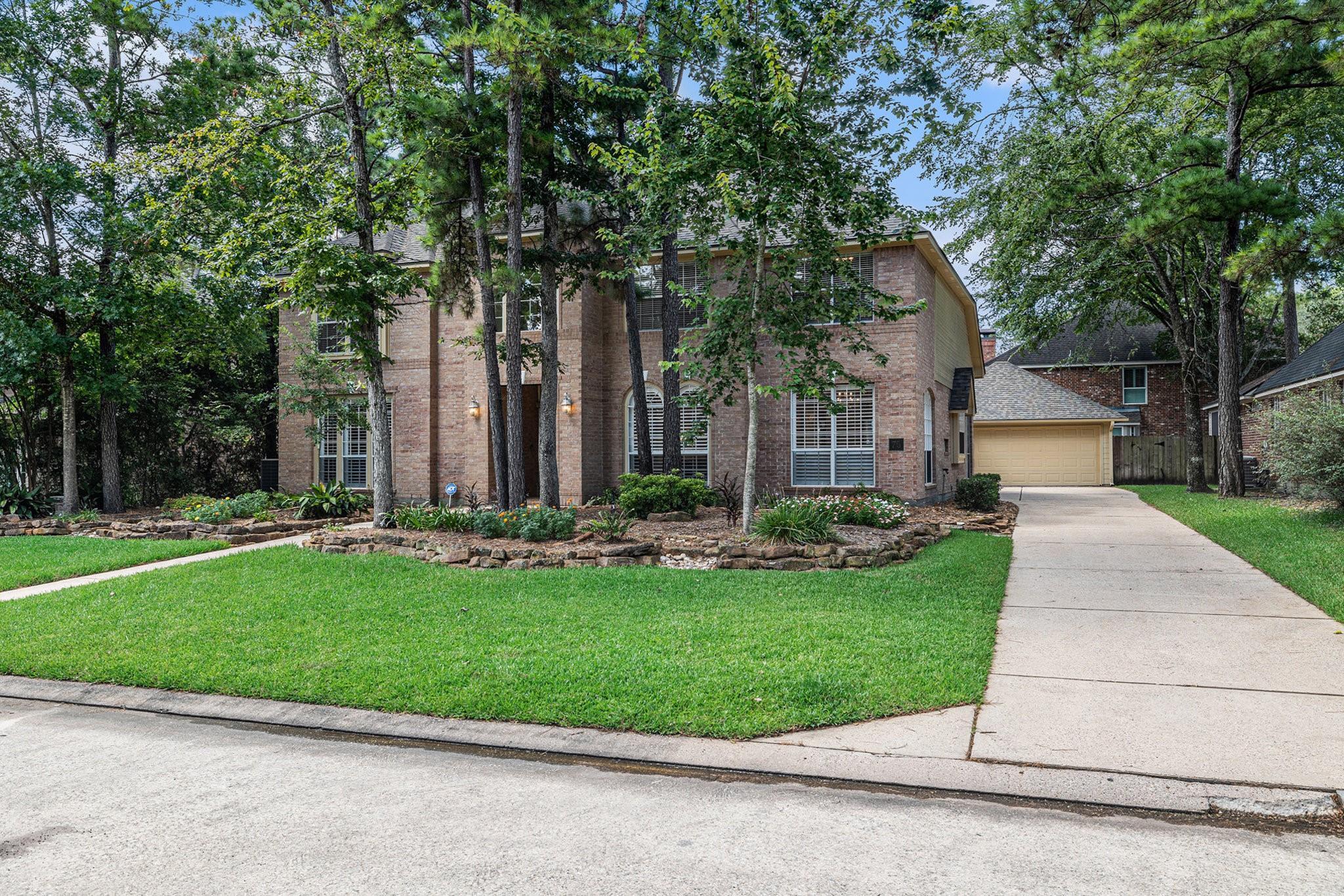 Property Photo:  75 N Floral Leaf Circle  TX 77381 