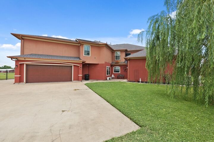 Property Photo: 1909 E Archer Road TX 77521
