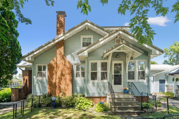 Property Photo:  45 SE 7th Avenue  IA 50662 