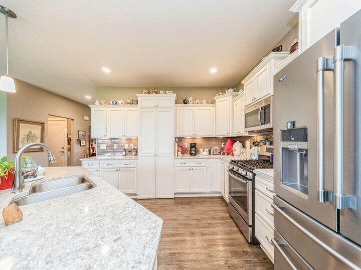 Property Photo:  252 NE Pinehurst Circle  IA 50021 
