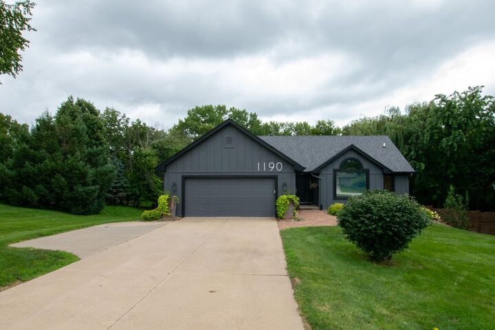 1190 S Willow Circle  West Des Moines IA 50266 photo