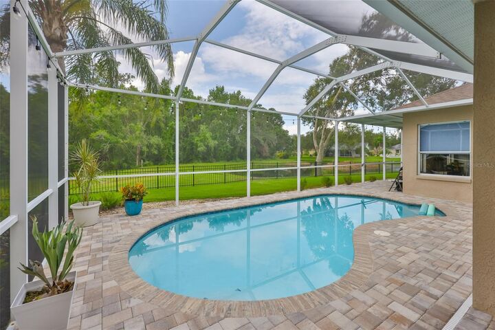Property Photo:  8613 Herons Cove Place  FL 33647 