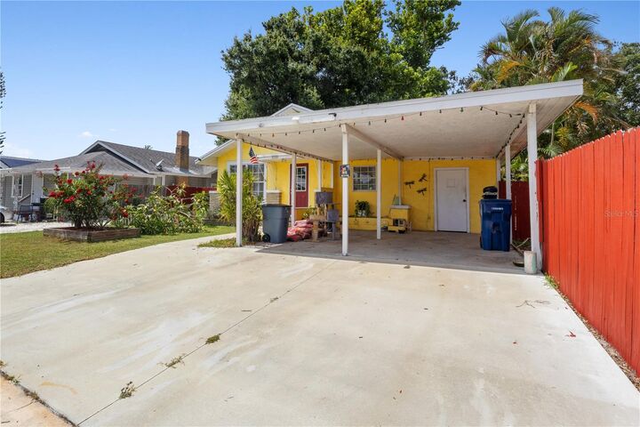 Property Photo: 1110 27th Avenue W FL 34205