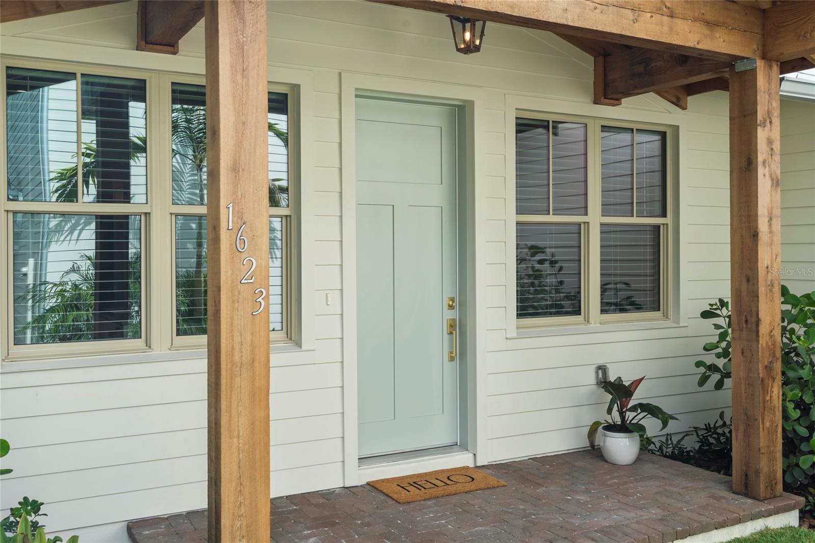 Property Photo: 1623 31st Avenue N FL 33713