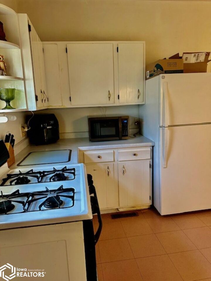 Property Photo:  1225 S 10th Street  IA 52601