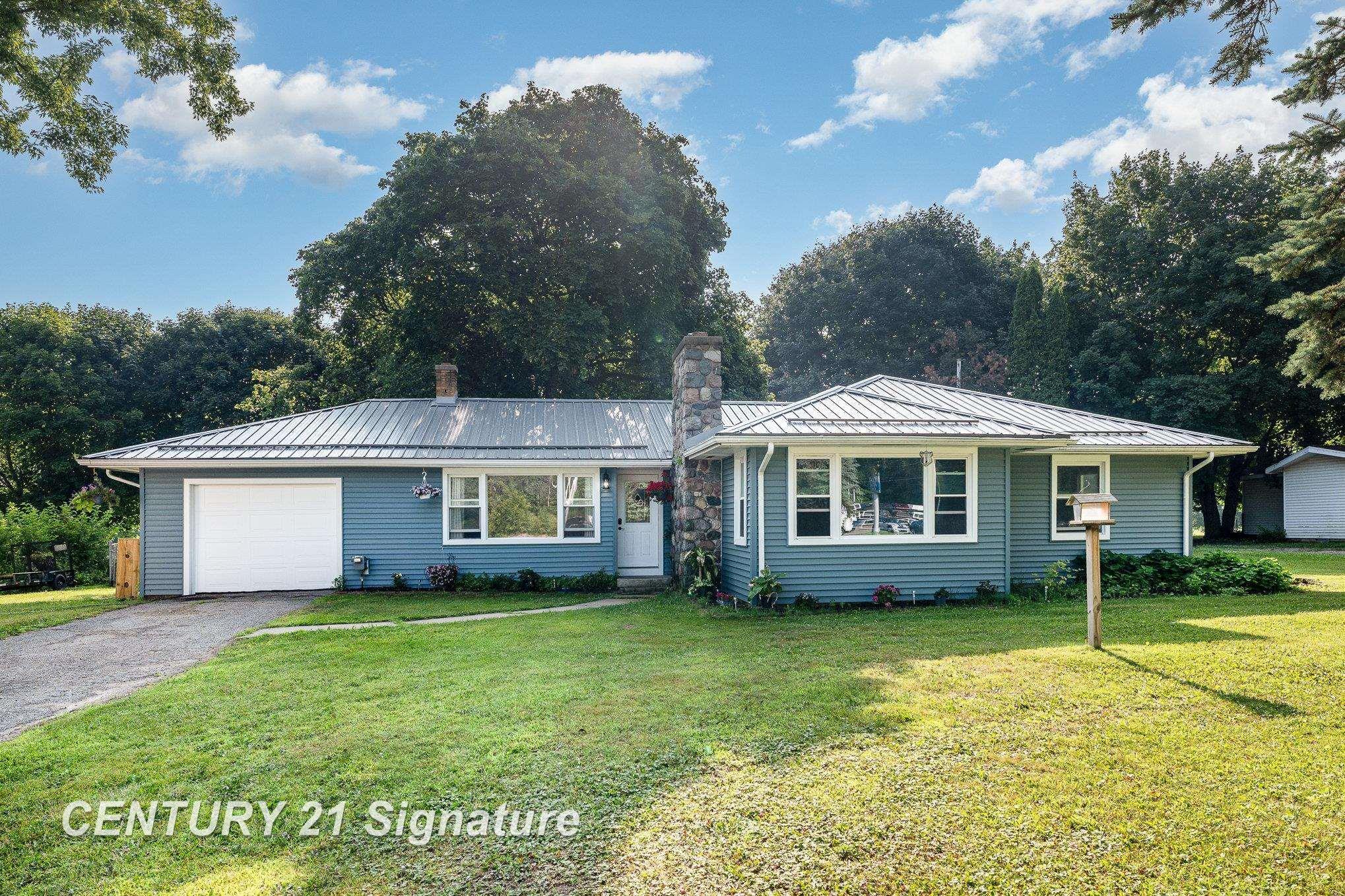Property Photo: 319 S M-18 Road MI 48624