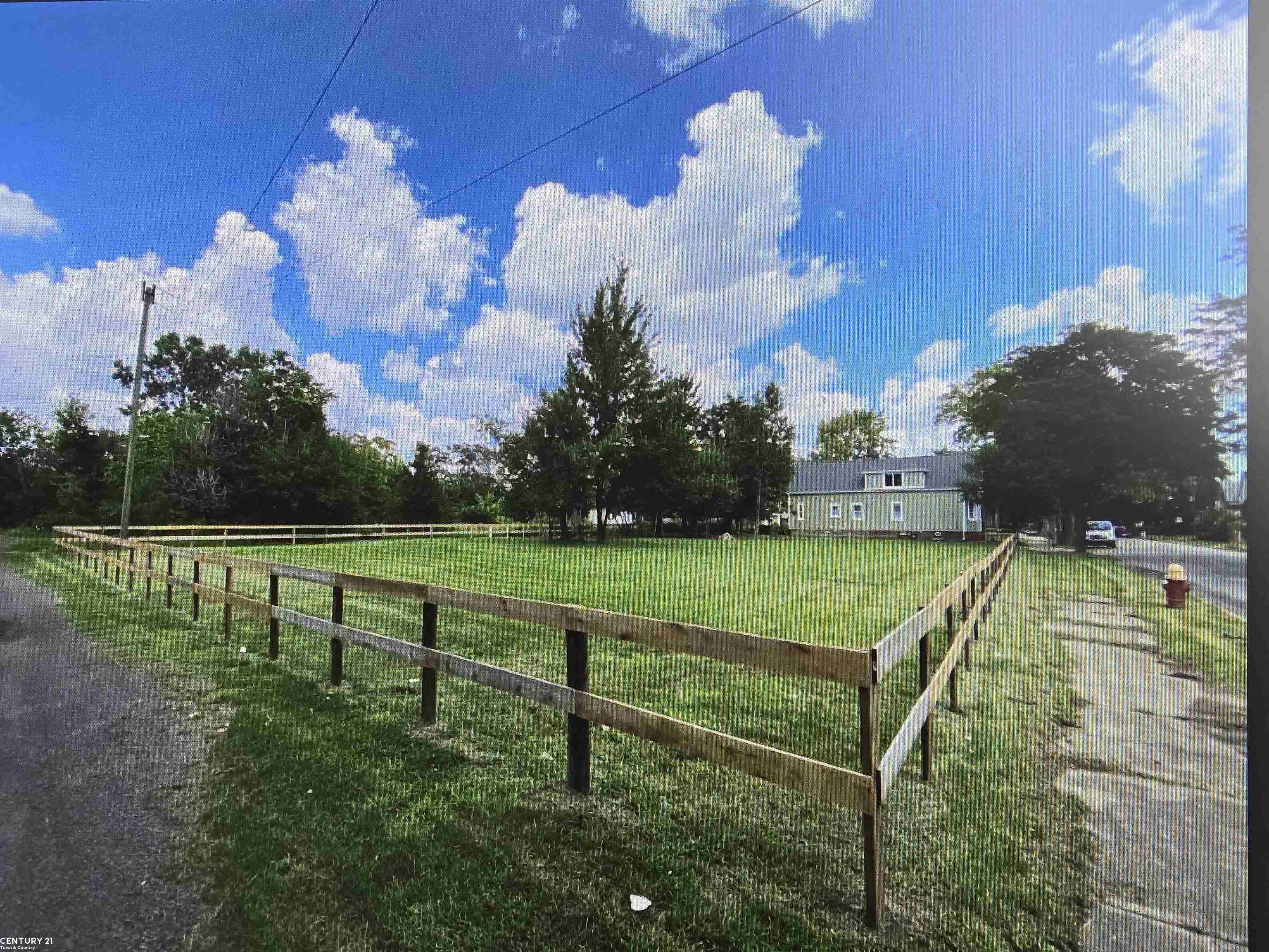 Property Photo: 3613 E Ferry Street MI 48211
