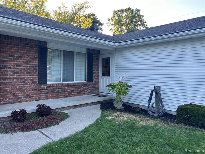 Property Photo:  704 Colorado Street  MI 48040 1224 