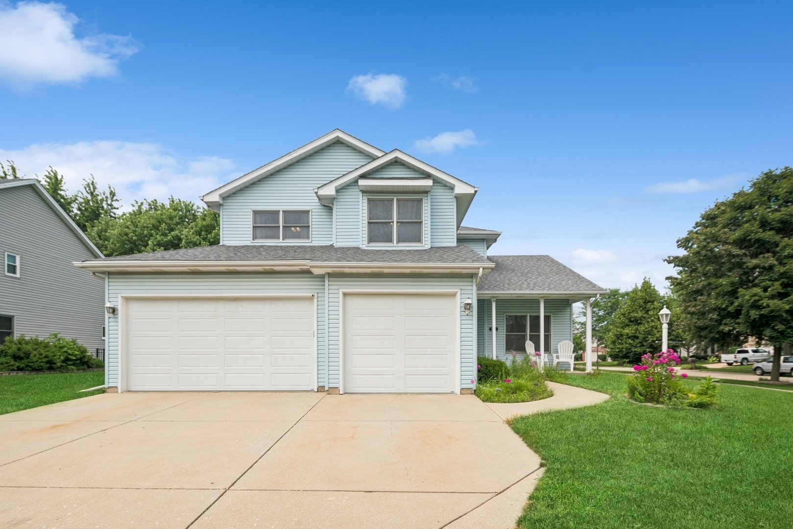Property Photo: 524 Highland Drive IL 60119