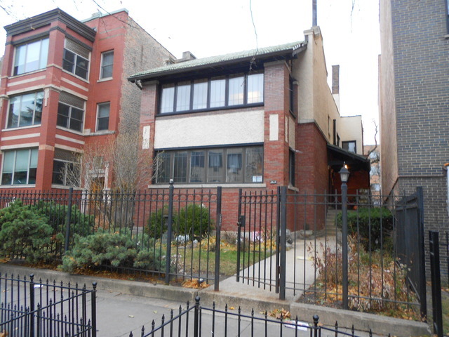 Property Photo: 5840 N Kenmore Avenue 2 IL 60660
