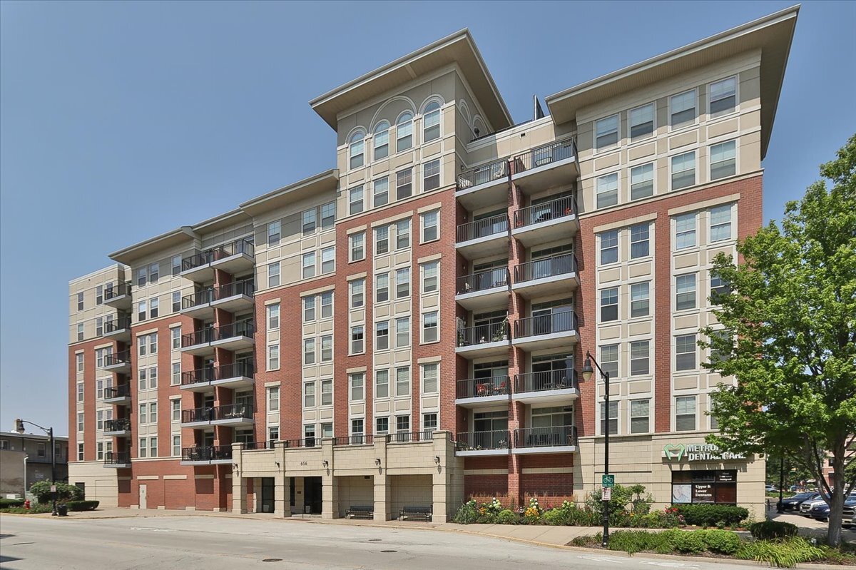 656 Pearson Street 505C  Des Plaines IL 60016 photo