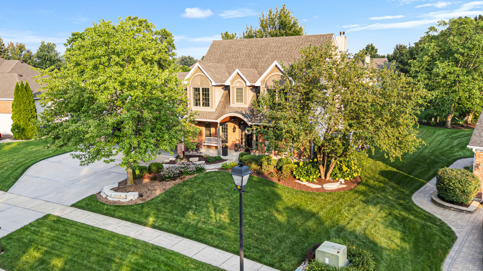 Property Photo:  822 Pottawatomie Trail  IL 60510 