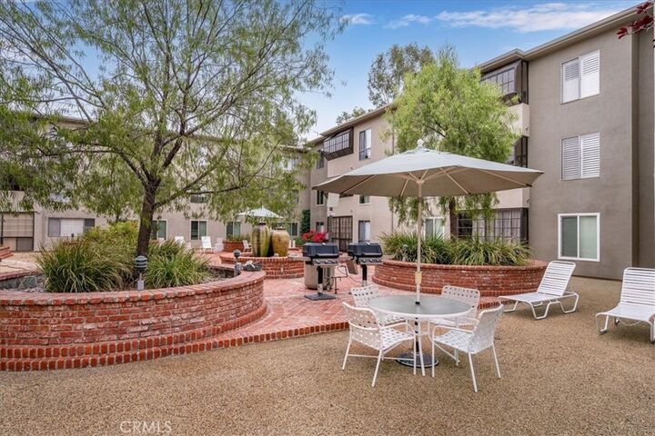 Property Photo:  330 S Mentor Avenue 202  CA 91106 