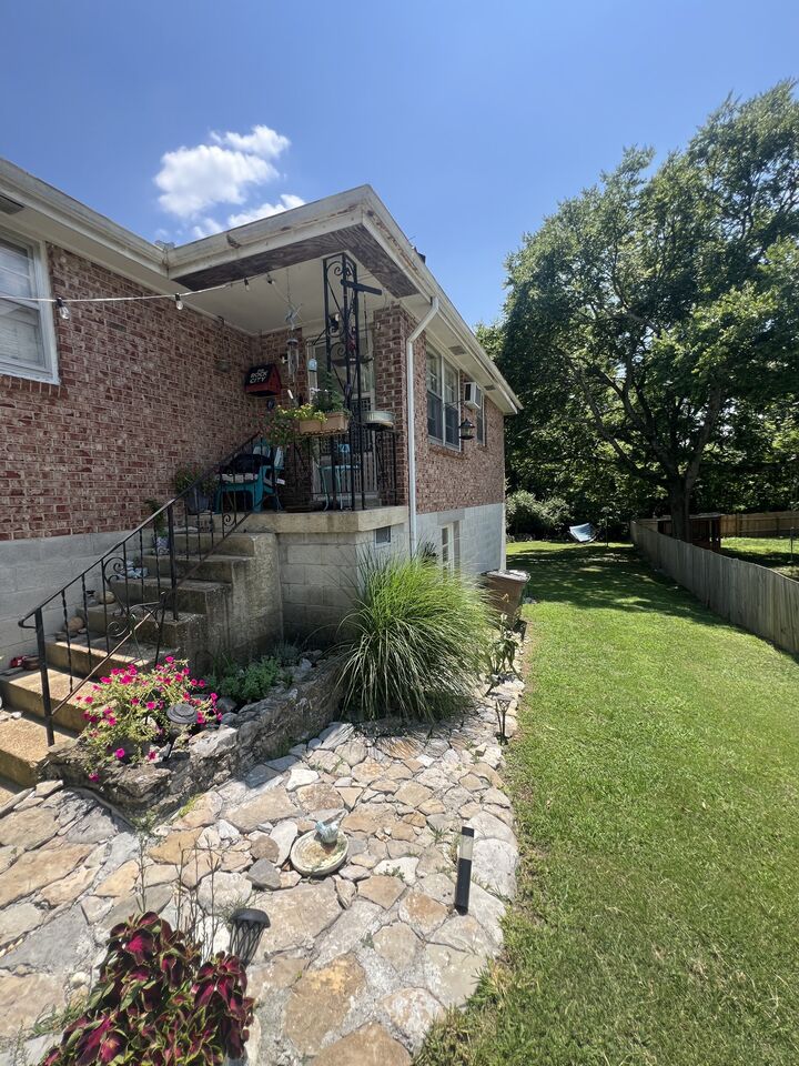 Property Photo:  322 Emmitt Ave  TN 37115 