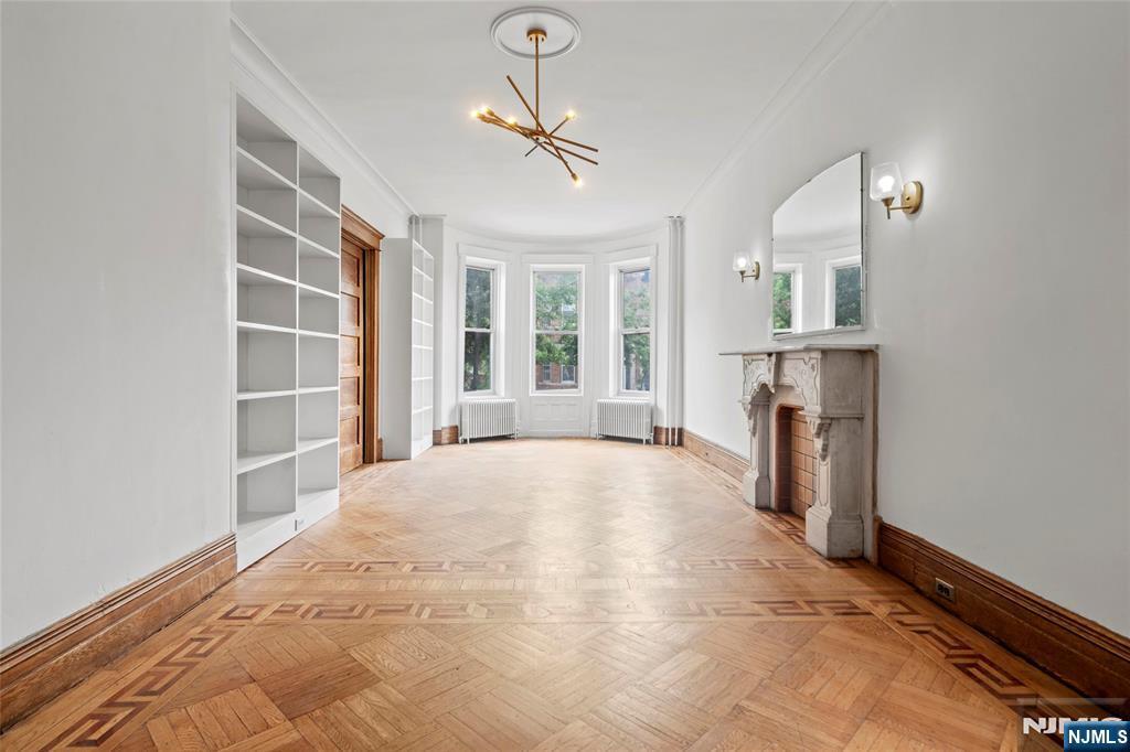 Property Photo:  264 Woodlawn Avenue  NJ 07305 