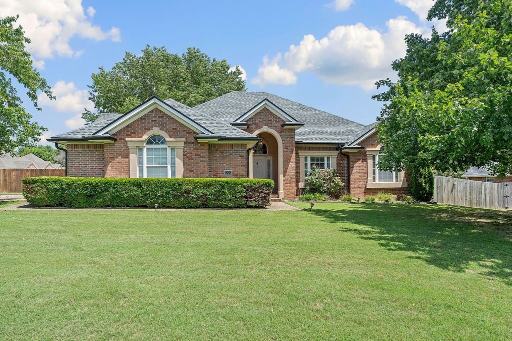 Property Photo: 1800 E Brookhaven Drive AR 72703