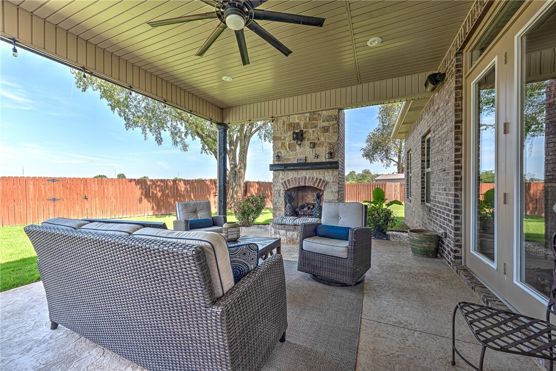 Property Photo:  2810 W Cobbler Place  AR 72758 