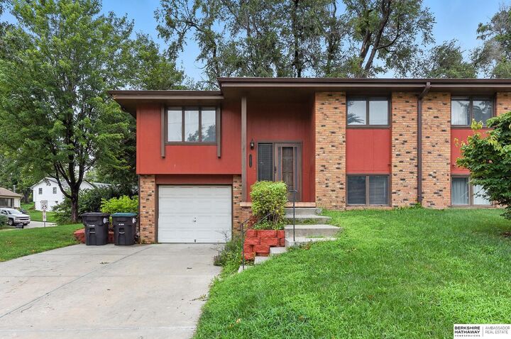 10828 Oakbrook Circle  Omaha NE 68154 photo