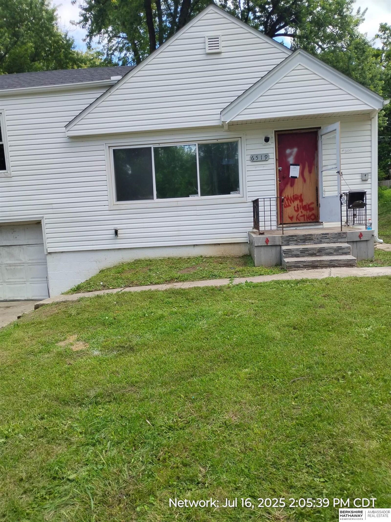 Property Photo: 6519 N 36th Street NE 68112