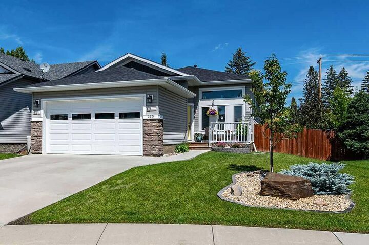 220 Regent Road  Diamond Valley AB T0L 2A0 photo