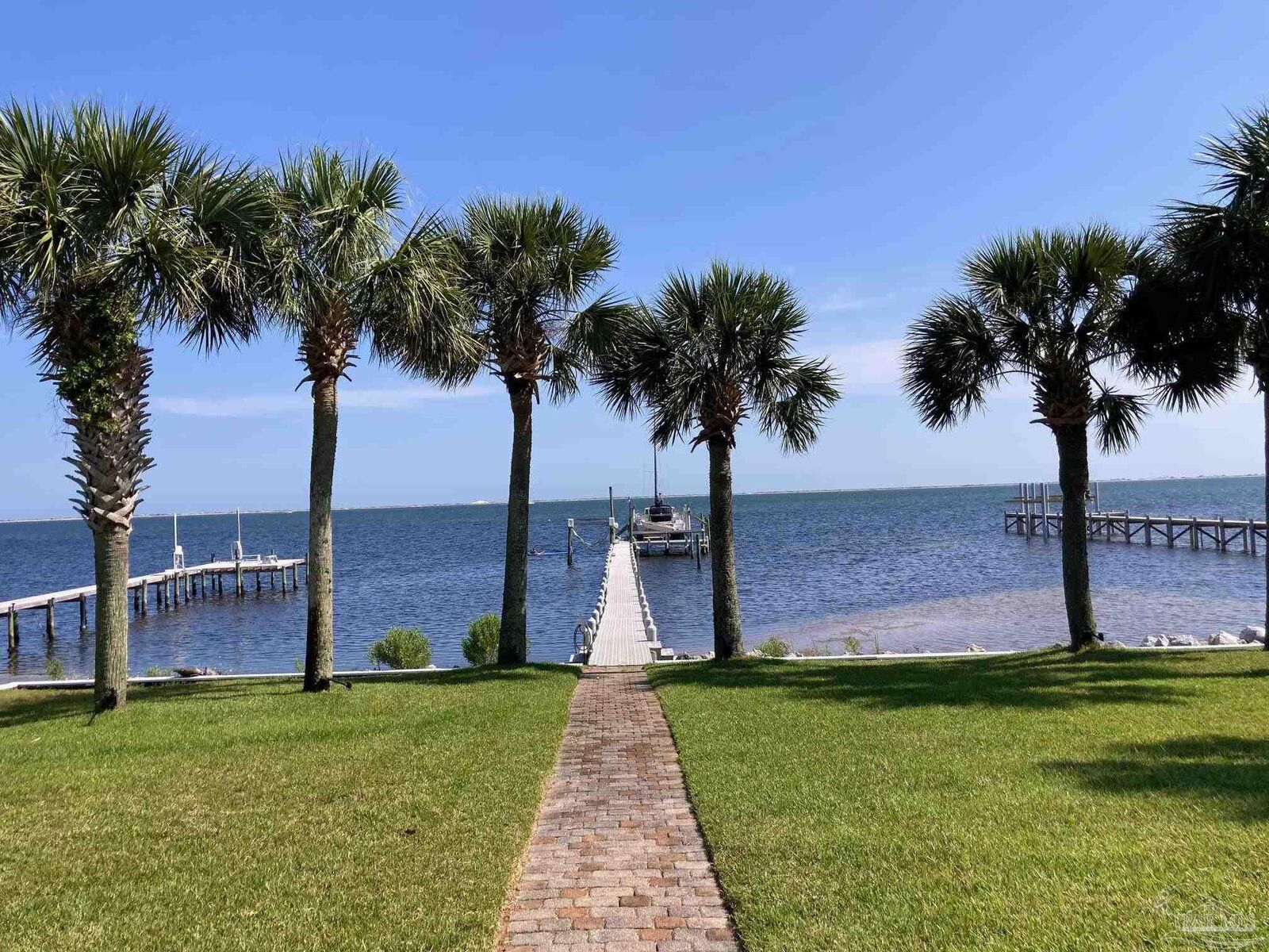 Property Photo: 6735 Tidewater Dr FL 32566