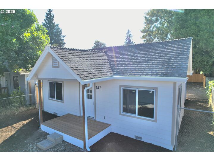 Property Photo:  357 19th Ave  WA 98632 