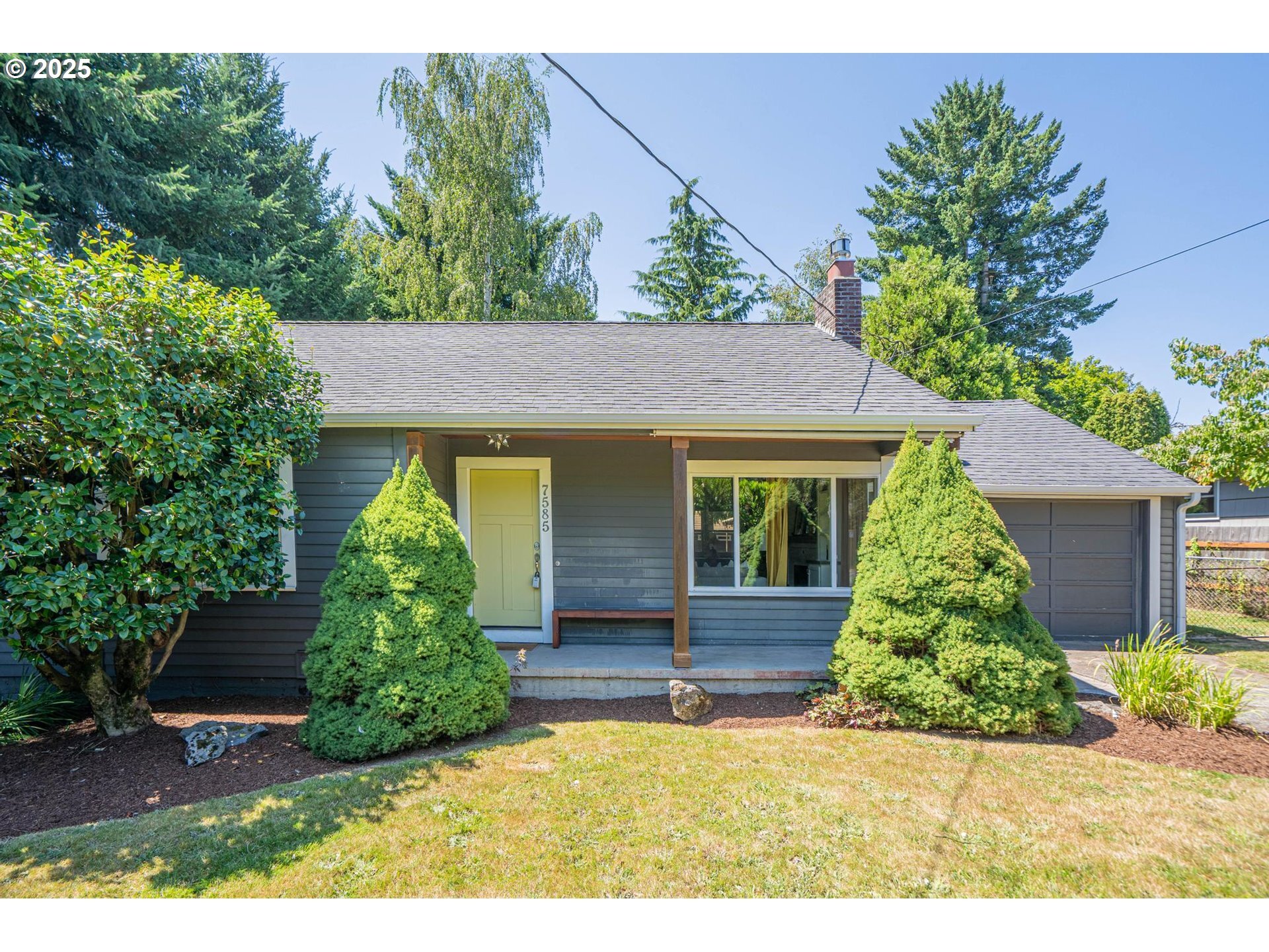 Property Photo:  7585 SW 71st Ave  OR 97223 
