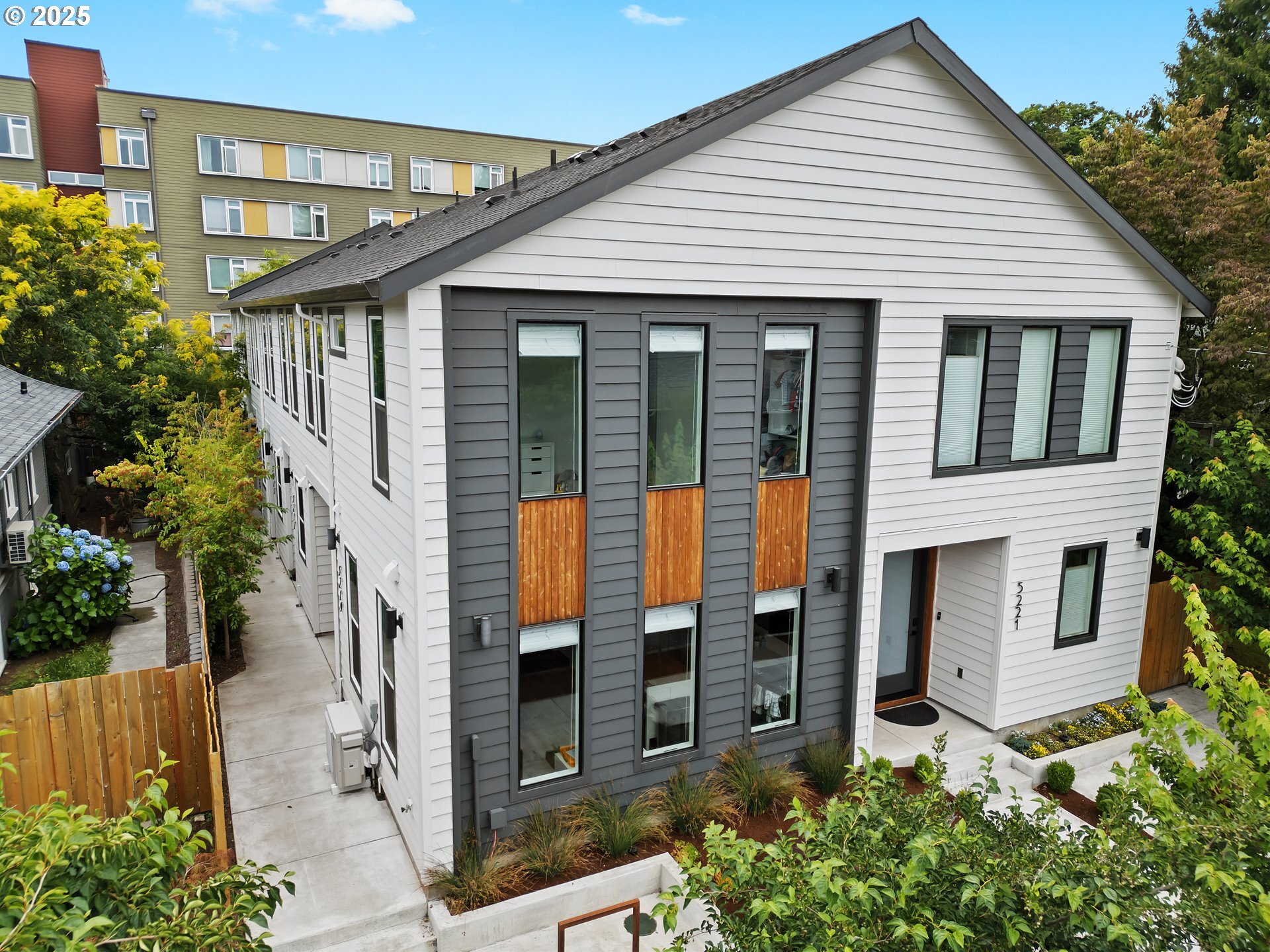 Property Photo: 5219 N Maryland Ave OR 97217