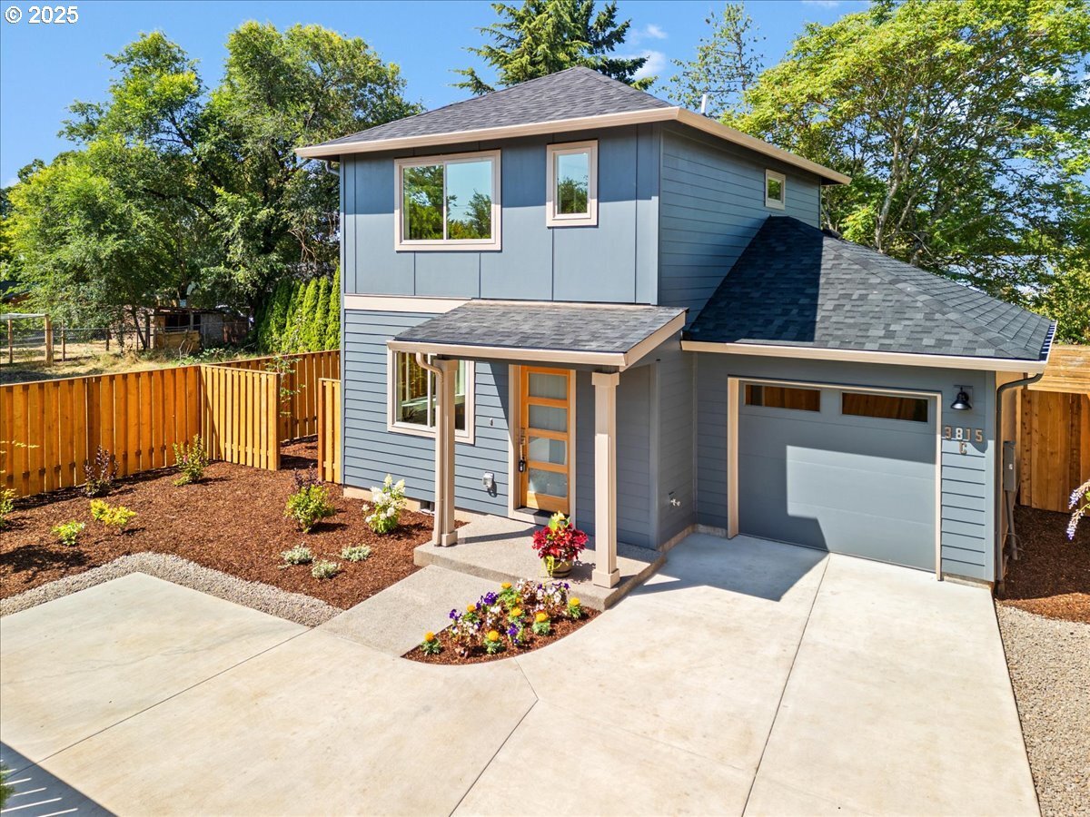 Property Photo: 3815 SE 76th Ave Unit C OR 97206