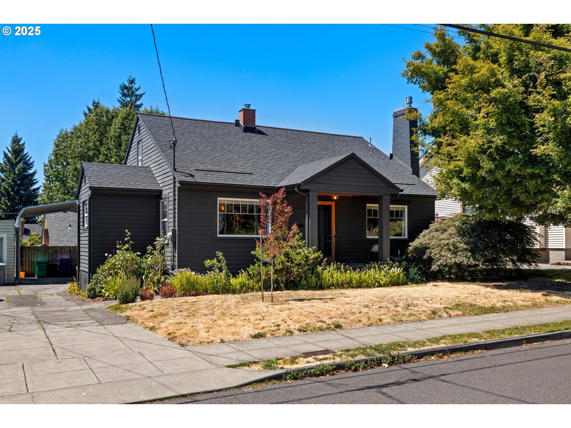 Property Photo: 1703 SE 59th Ave OR 97215