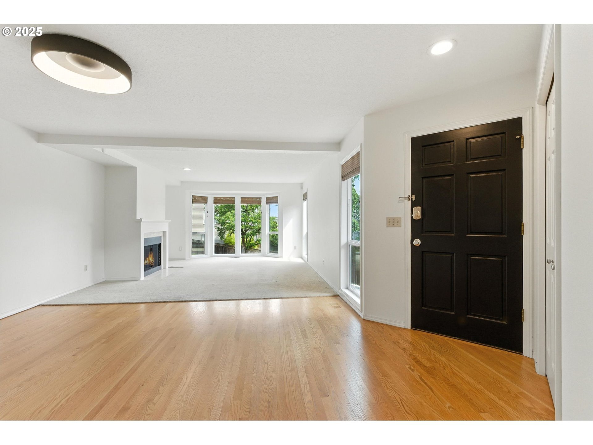 Property Photo: 114 S Abernethy St OR 97239