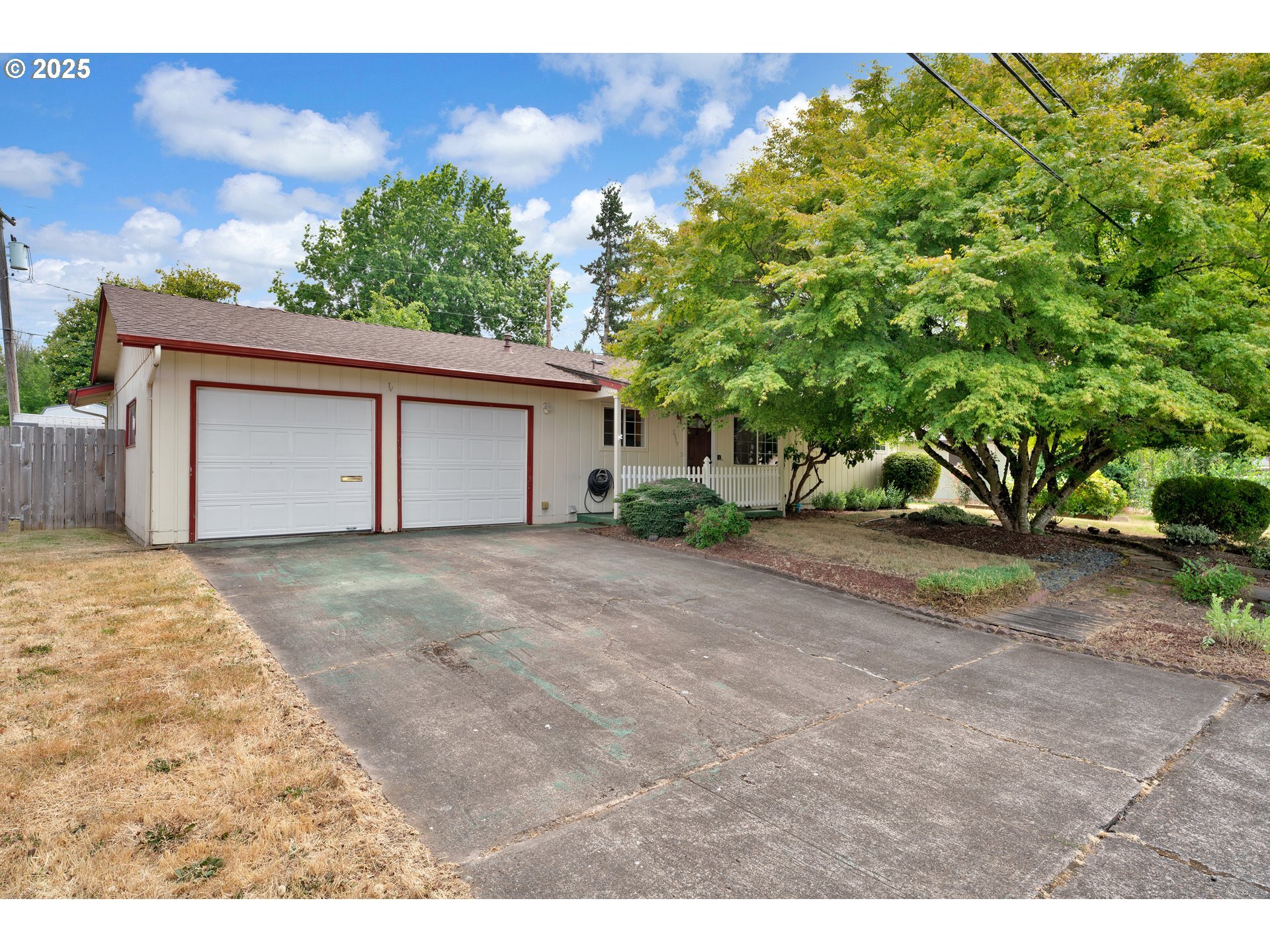 Property Photo:  2919 SE Oak St  OR 97322 