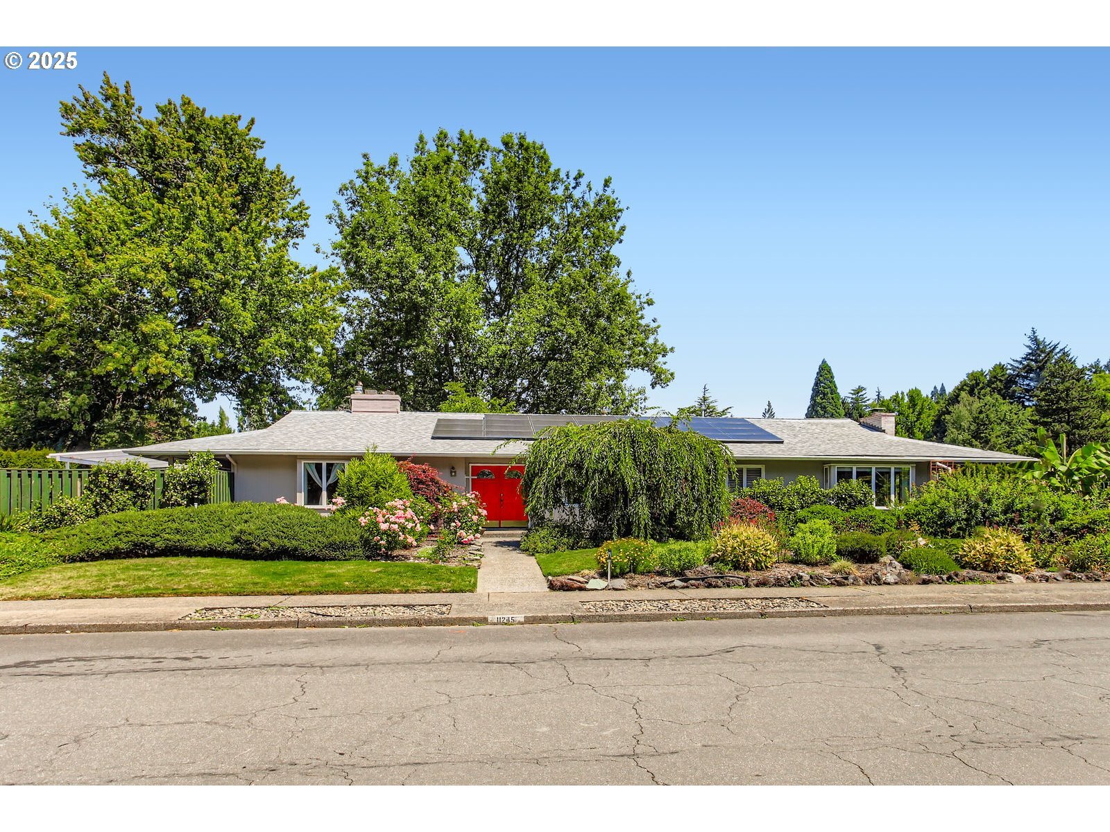 Property Photo:  11245 SW Lynnridge Ave  OR 97225 