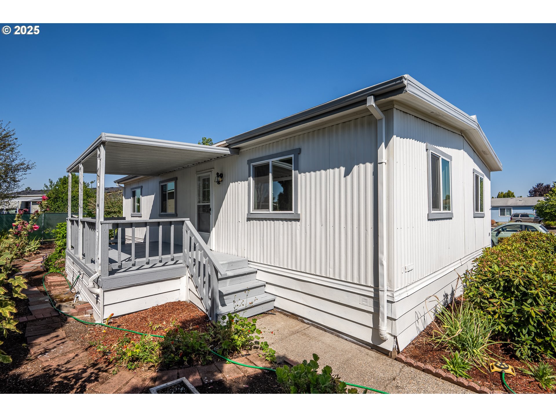 Property Photo:  1199 N Terry St 315  OR 97402 