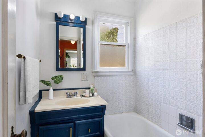 Property Photo: 1902 NE 65th Street WA 98115