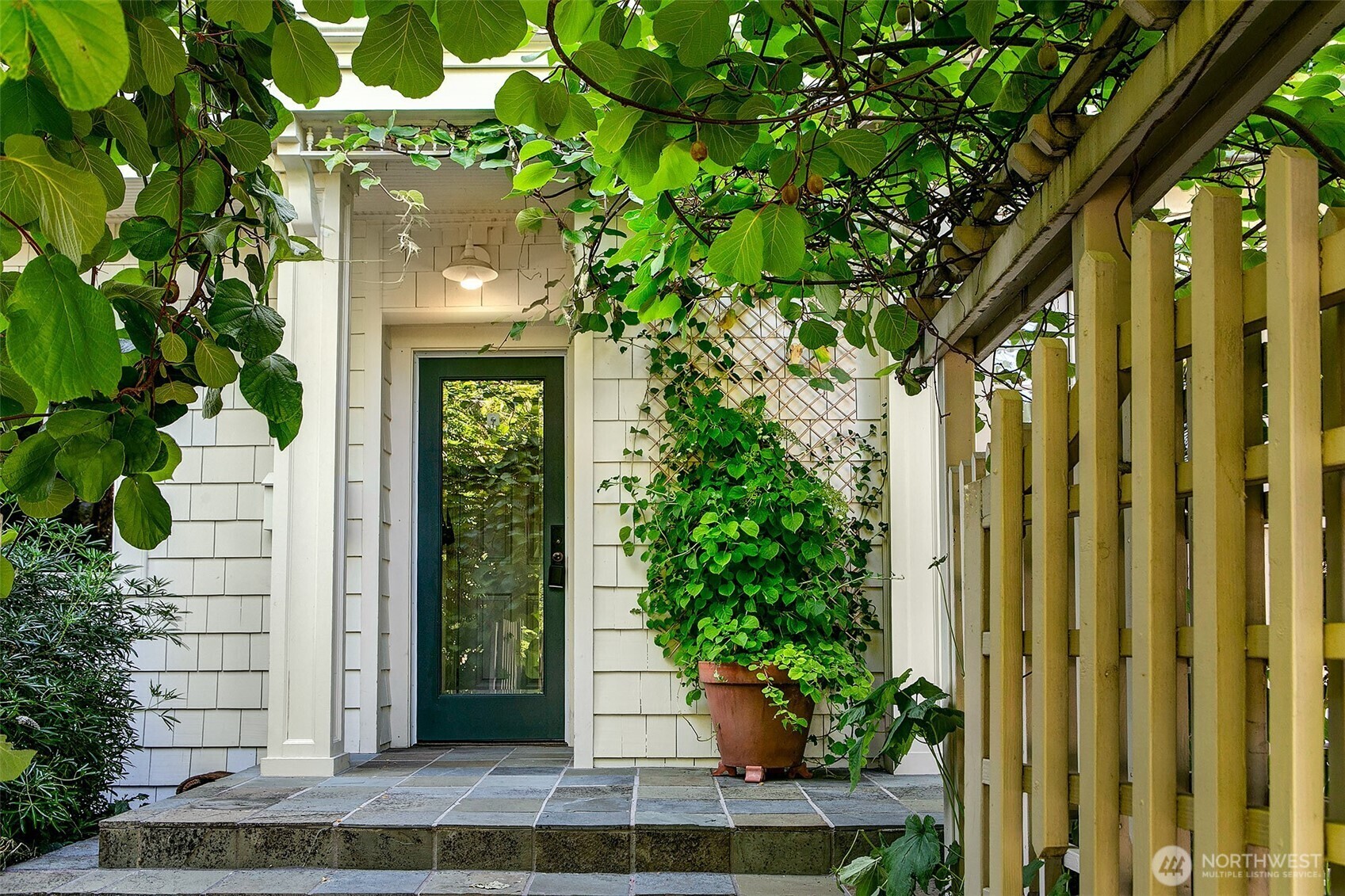 Property Photo:  173  37th Avenue E  WA 98112 