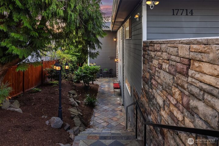 Property Photo:  17714 SE 40th Place  WA 98008 