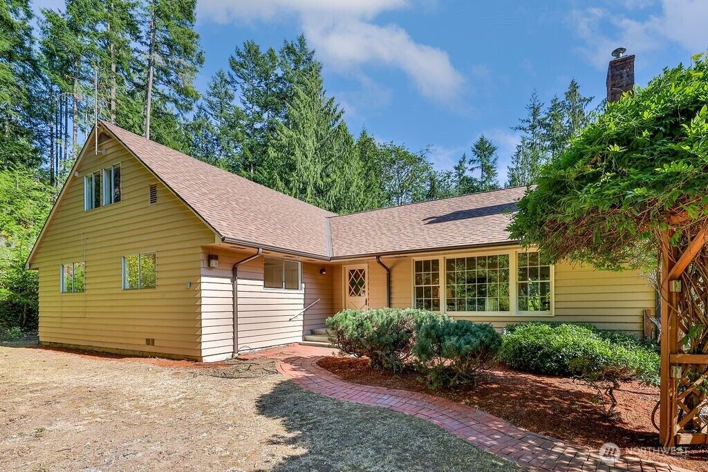 Property Photo:  13420  252nd Avenue SE  WA 98027 