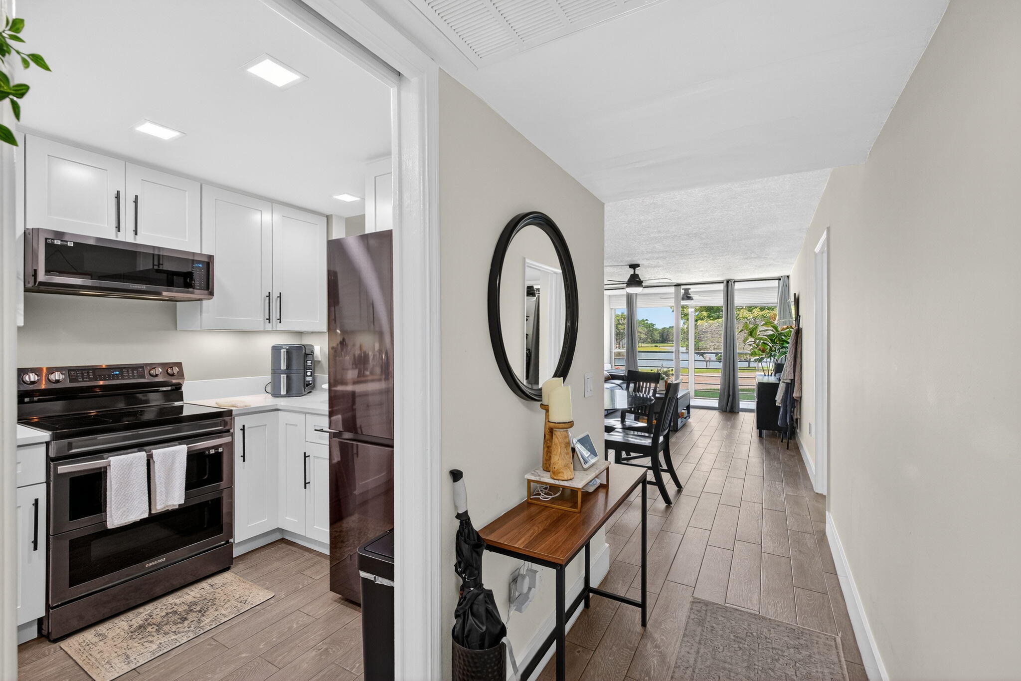 Property Photo:  9480 Tangerine Place 202  FL 33324 