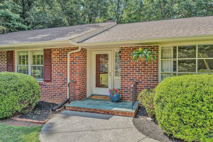 Property Photo:  1901 Cantle Ln  VA 24018 