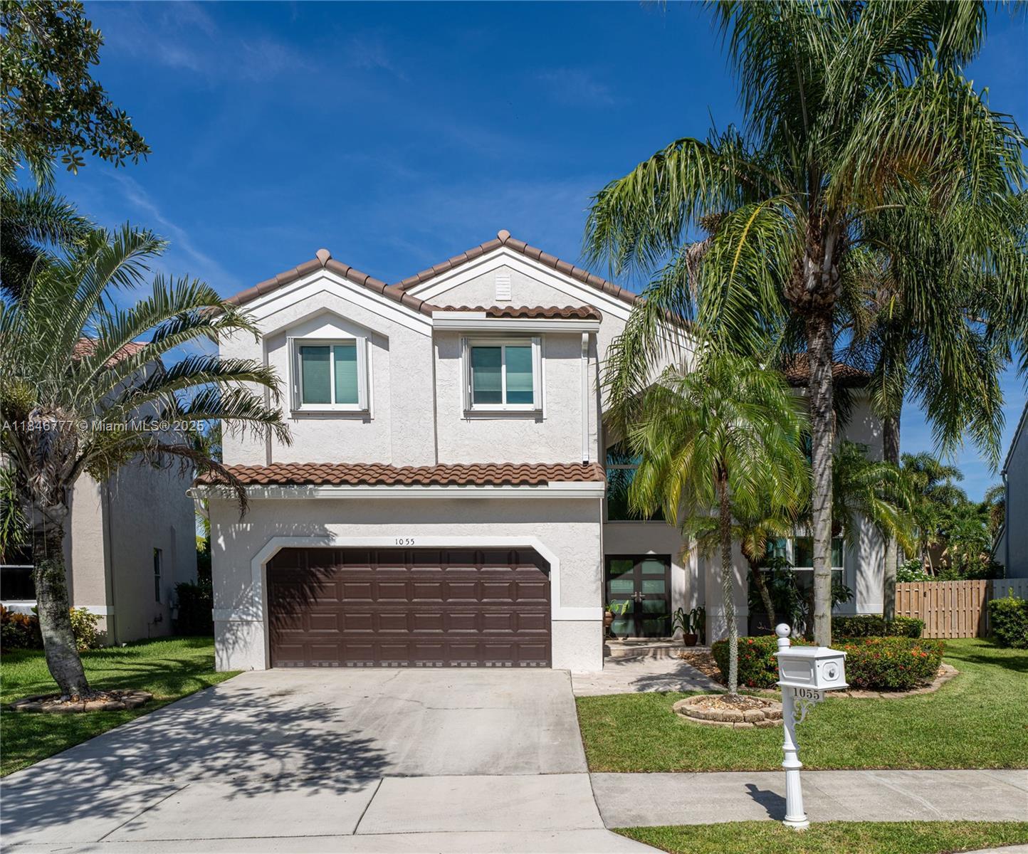 Property Photo:  1055 Cedar Falls Dr  FL 33327 