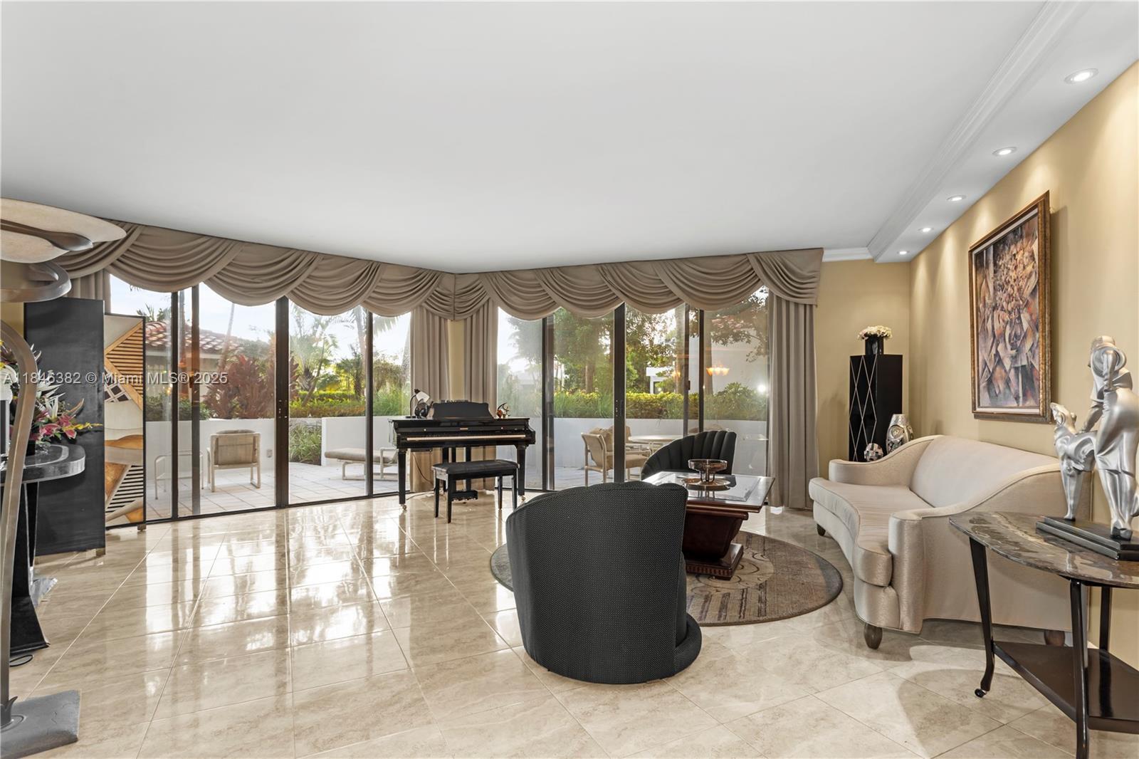 20281 E Country Club Dr 207  Aventura FL 33180 photo