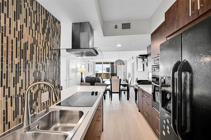 Property Photo:  1850 S Ocean Dr 1907  FL 33009 
