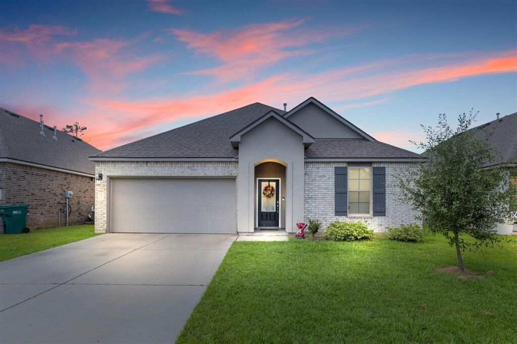 Property Photo:  1610 Reserve Drive  LA 70669 