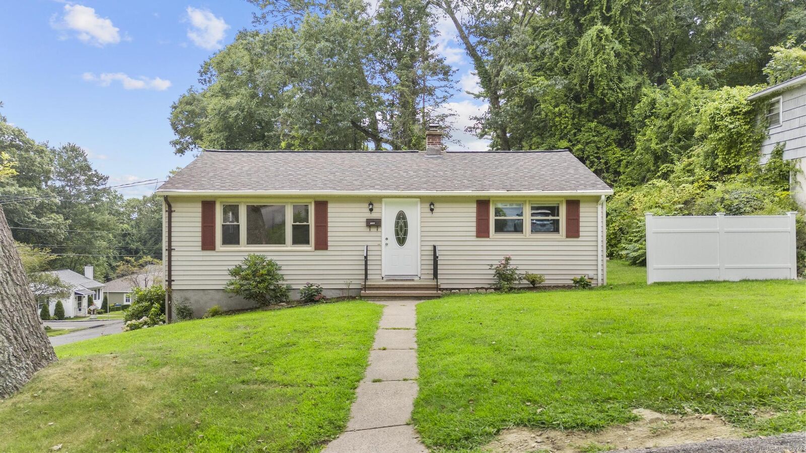 Property Photo:  117 Arden Road  CT 06708 