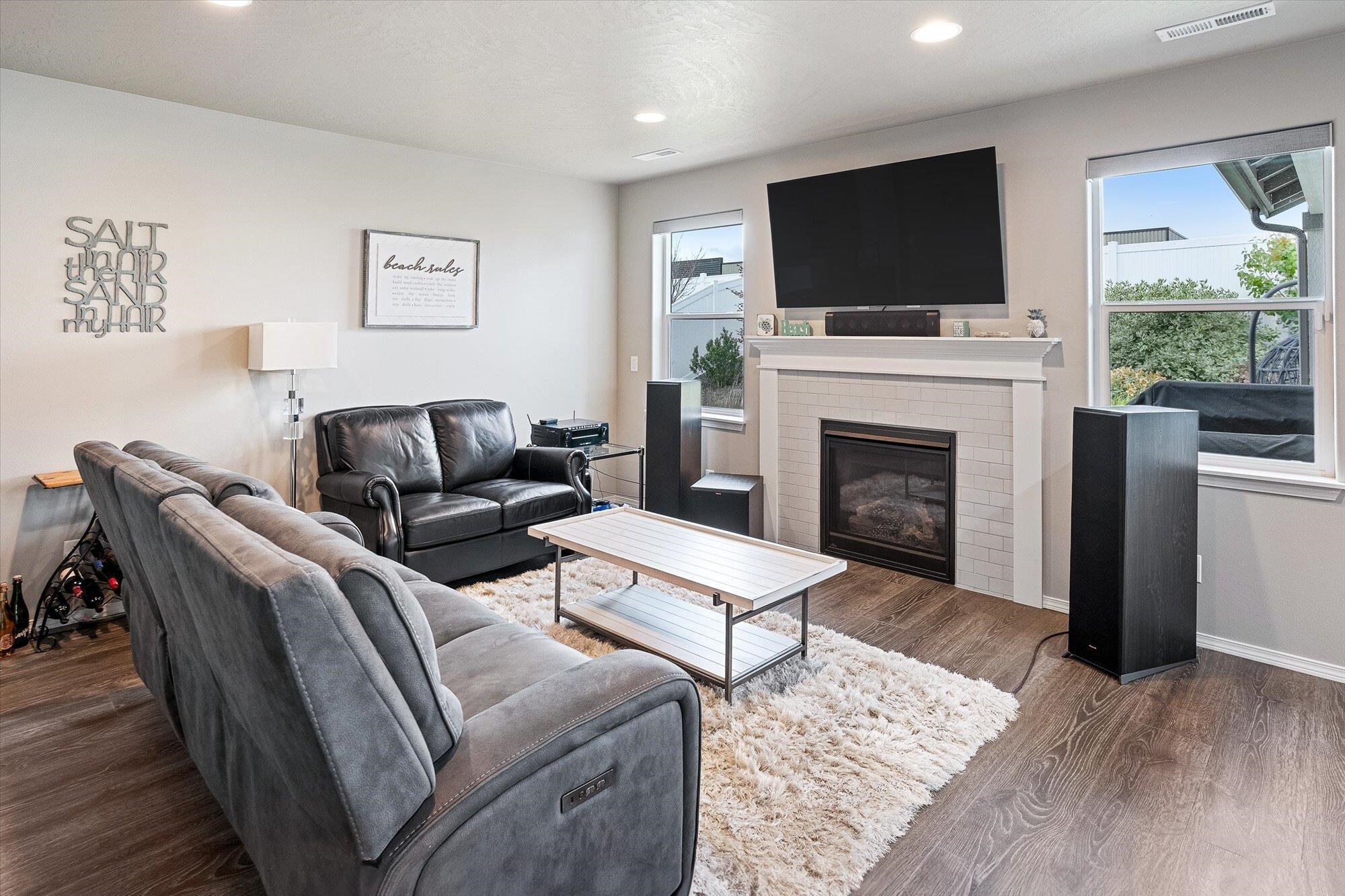 Property Photo: 8515 W Pirates Ct WA 99224
