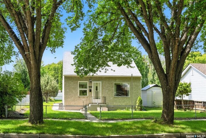 909 I Avenue N  Saskatoon SK S7L 2H4 photo