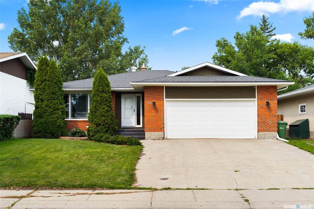 Property Photo:  90 Kowalchuk Crescent  SK S4R 6W8 